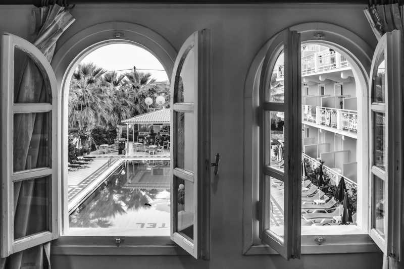 Sunshine Hotel Лаганас Екстериор снимка